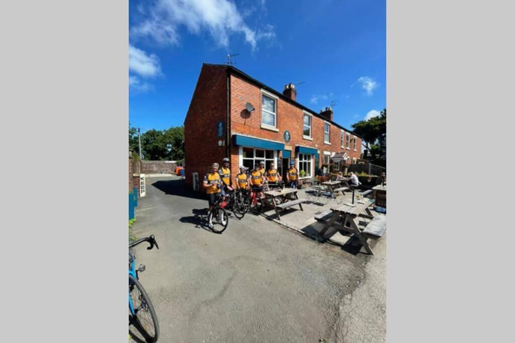 Lovely 2 Bedroomed Flat In The Centre Of Longton Longton  المظهر الخارجي الصورة